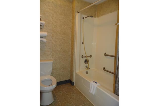 2 Queen Beds | Mobil Access Tub Nsmk Micfridg