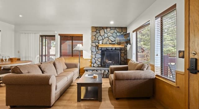 Standard Condo, 1 Queen Bed, Non Smoking, Fireplace