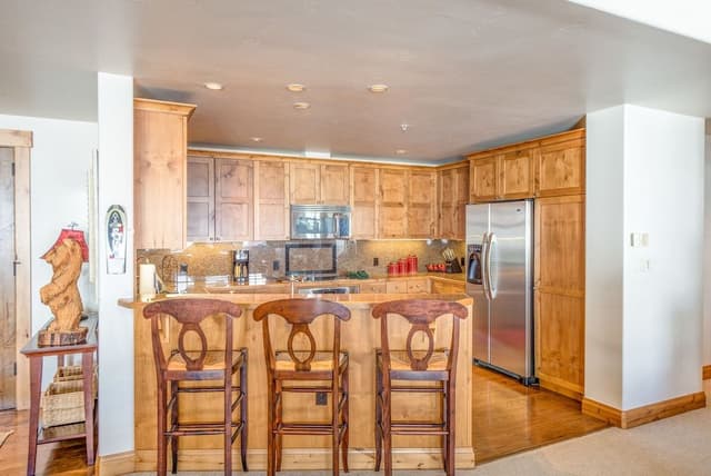 Luxury Condo, 2 Bedrooms (A302 Pet Friendly )