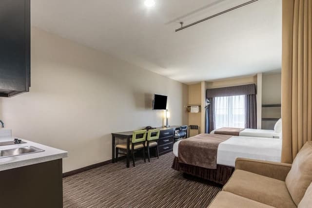 Deluxe Studio, 2 Queen Beds