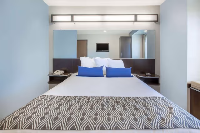 Standard Room, 1 Queen Bed