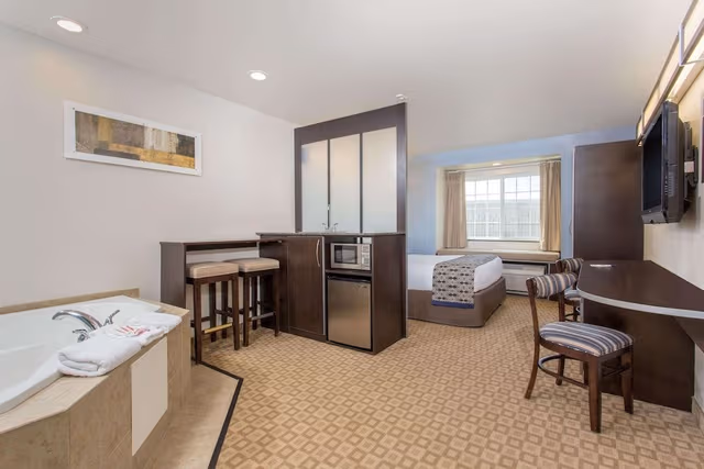 Suite, 1 Queen Bed, Accessible, Non Smoking