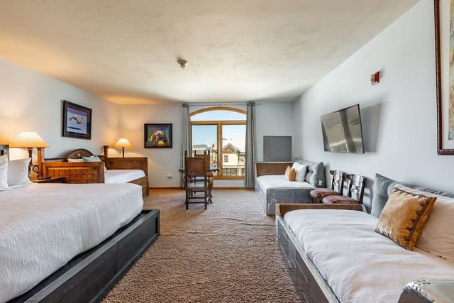 3-Bedroom Condominium with Spa #212