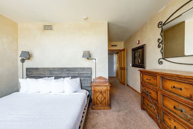 3-Bedroom Condominium with Spa #212