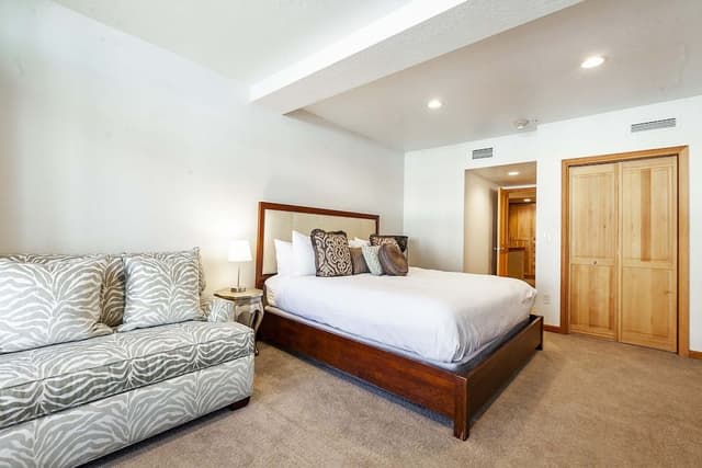 2-Bedroom Condominium with Spa #210