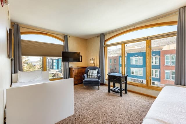 3-Bedroom Condominium with Spa #212