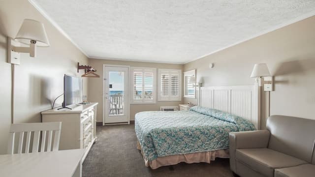 Comfort Studio, 1 King Bed with Sofa bed, Kitchen, Beach View