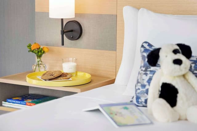 OCEANFRONT 1 KING BED (PLUS SLEEPER SOFA)