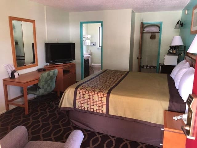 Standard Room, 1 King Bed