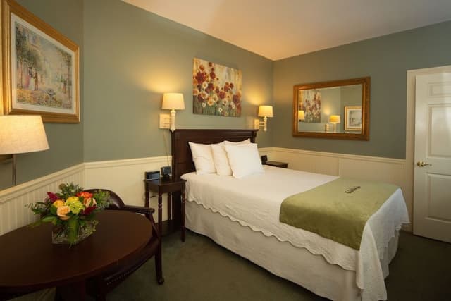 Room (Queen Room)