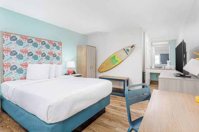 Standard Room, 1 Queen Bed, Accessible, Ground Floor
