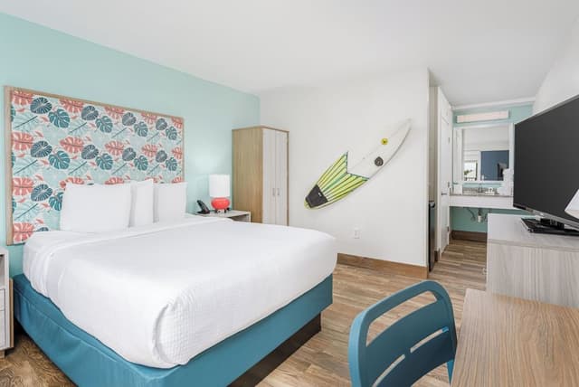 Standard Room, 1 Queen Bed, Accessible, Ground Floor