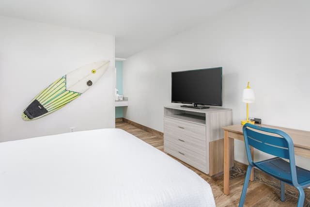 Standard Room, 1 Queen Bed, Accessible, Ground Floor