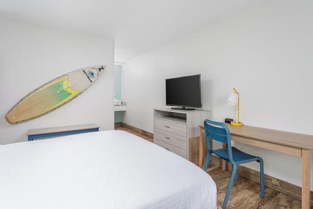 Standard Room, 1 Queen Bed, Accessible, Ground Floor