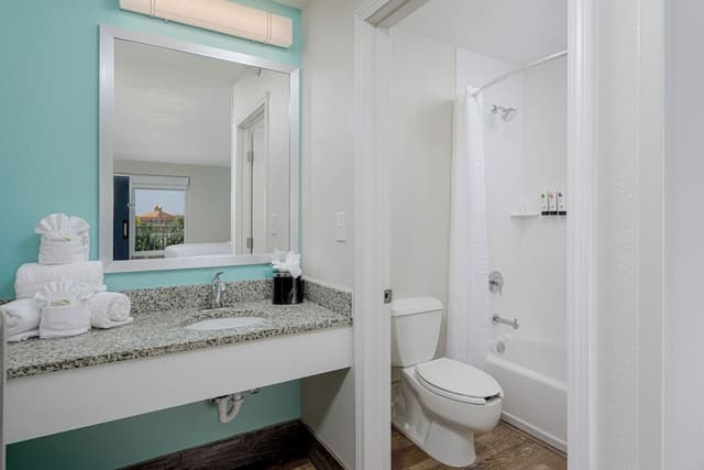 Basic Room, 2 Queen Beds, Ground Floor