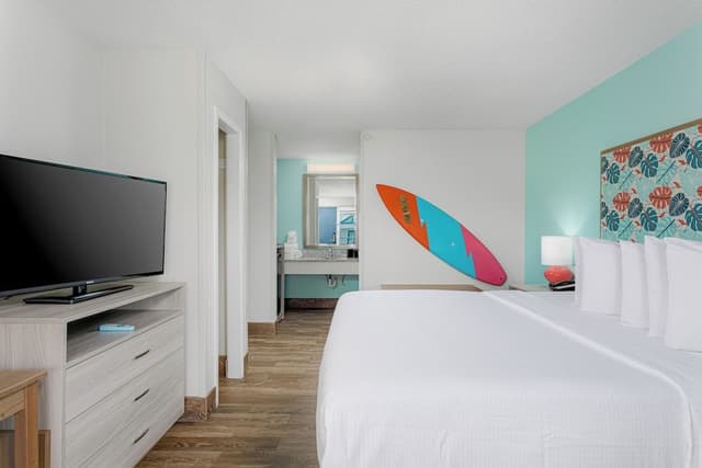 Room, 1 King Bed (Upper Floor)