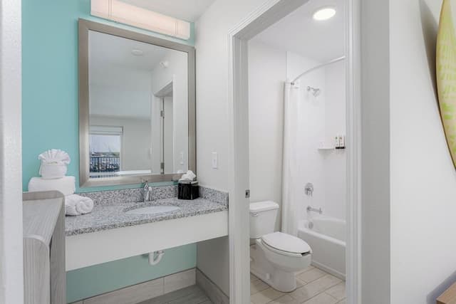 Room, 1 King Bed (Upper Floor)