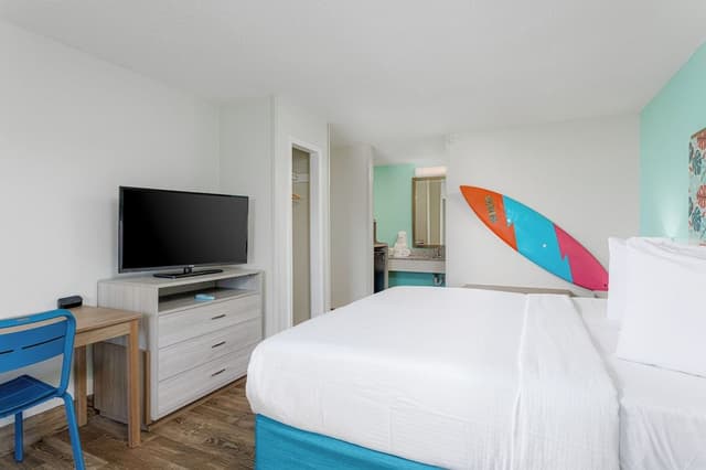 Room, 1 King Bed (Upper Floor)