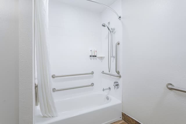 Standard Room, 1 Queen Bed, Accessible, Ground Floor