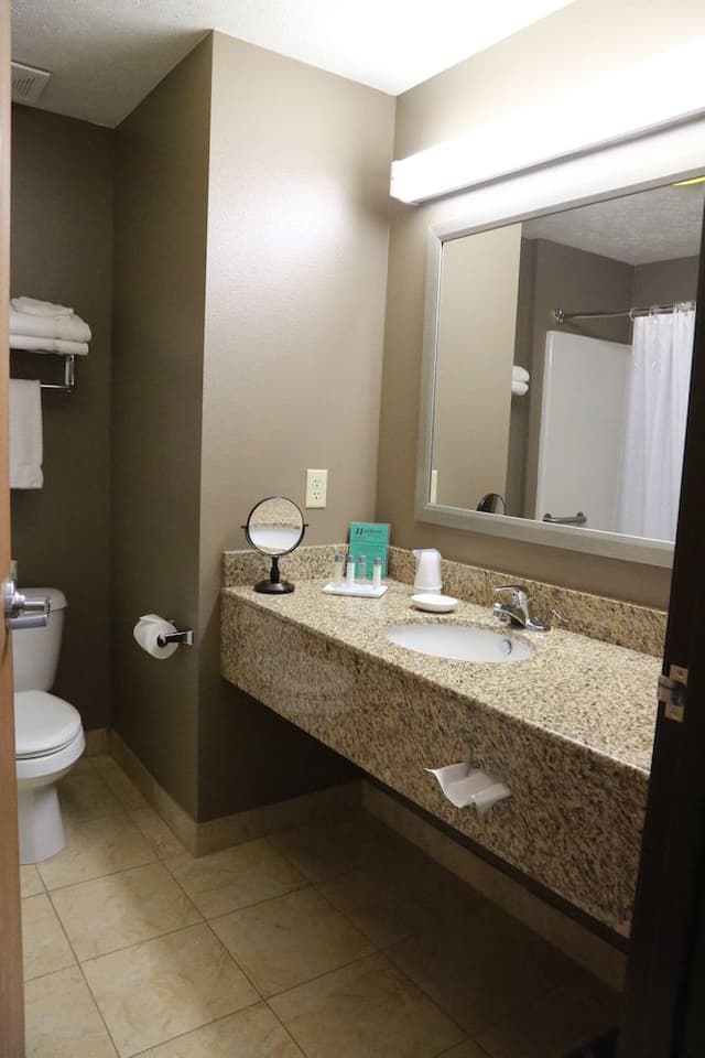 Comfort Single Queen Upstairs Bedroom