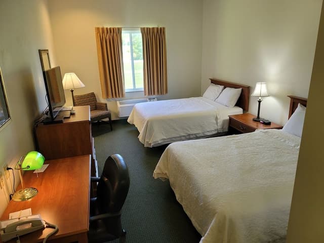 Standard room with two double beds