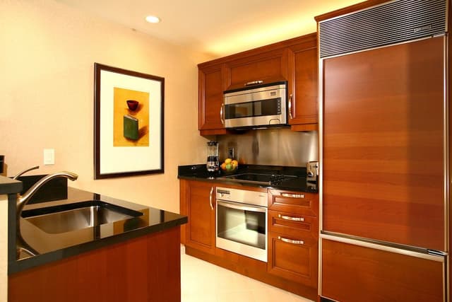 Suite, 1 King Bed with Sofa bed, Kitchen (Balcony)