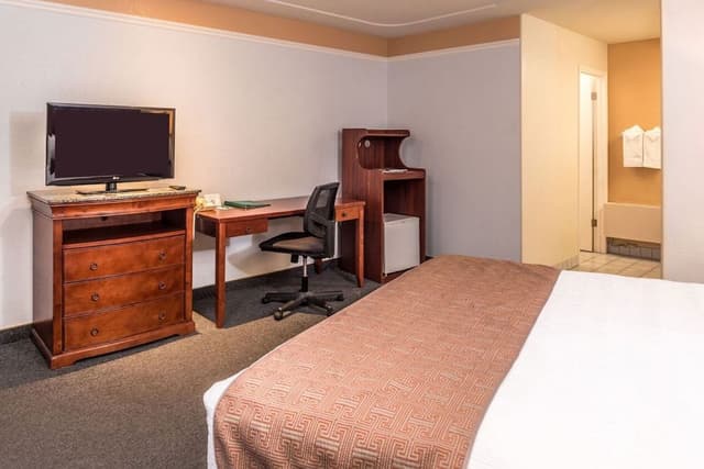 Standard Room, 1 King Bed