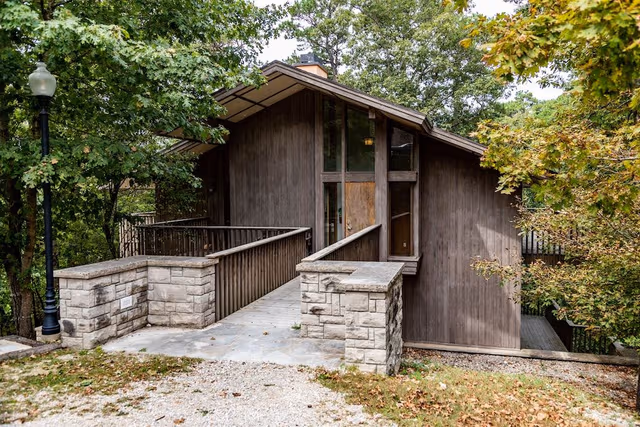 Cottage (Crescent Treetop)