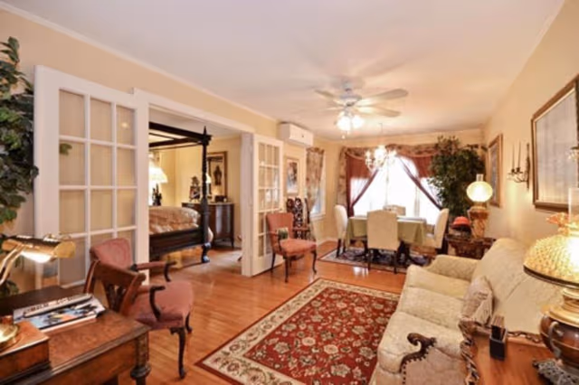 Renoir luxury suite
