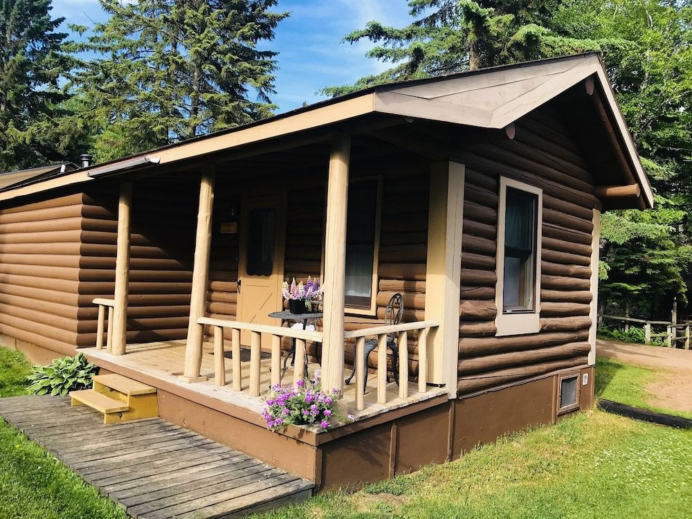 Cascade Lodge on Lake Superior1