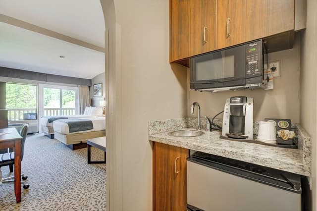 Riverview Two Double Beds with Balcony/Patio
