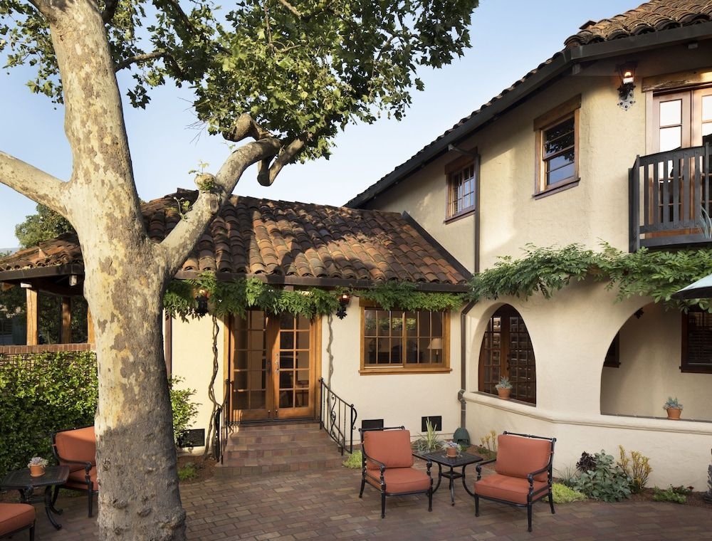 Rancho Caymus Inn2