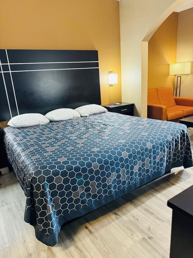 Room, 1 King Bed with Sofa bed - Fully Refundable