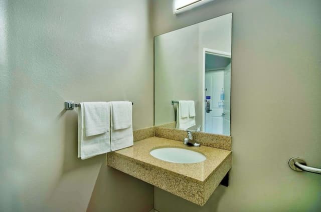 Deluxe Room, 1 Queen Bed, Non Smoking
