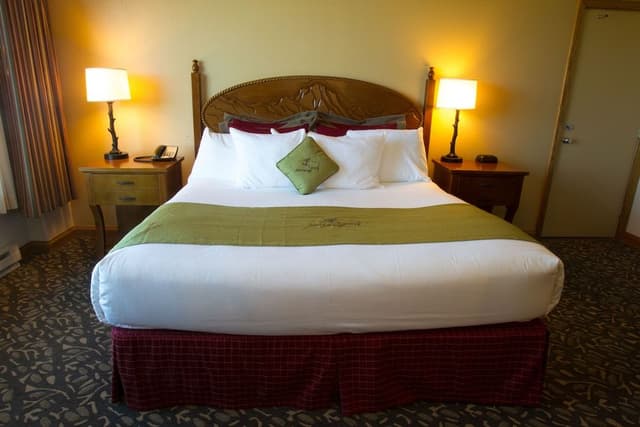 Standard Cottage, 1 King Bed, Mobility Accessible, Patio