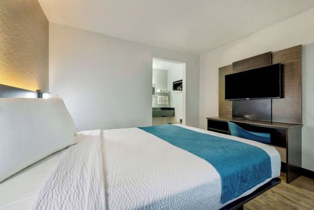 Standard Room, 1 Queen Bed, Non Smoking