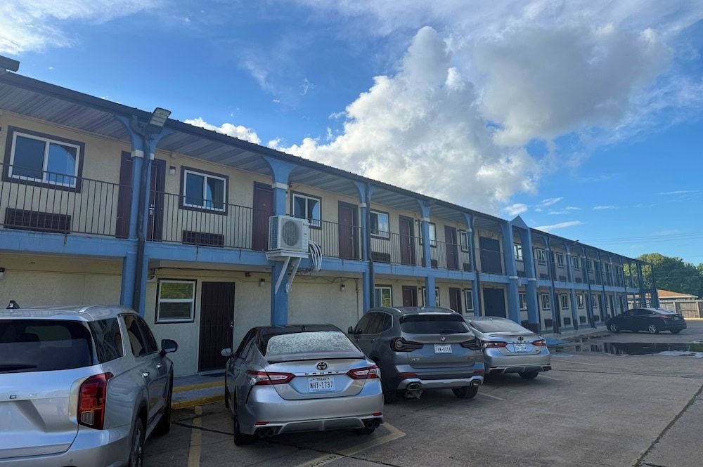 Economy Lodge3