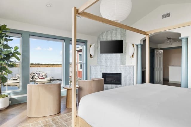 Deluxe Room, 1 King Bed, River View, Garden Area