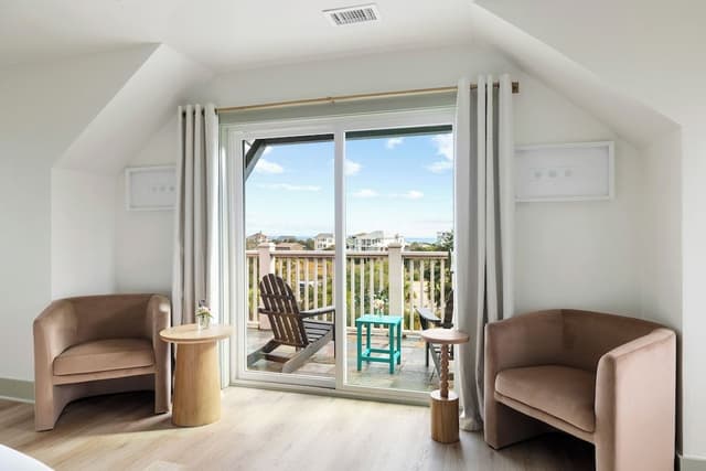 Deluxe Room, 1 King Bed, Partial Ocean View