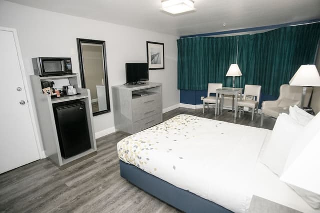 Standard Room, 1 King Bed, Ocean View