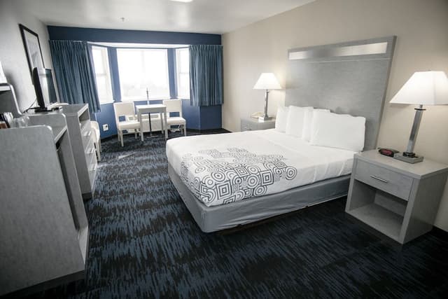 Standard Room, 1 Queen Bed