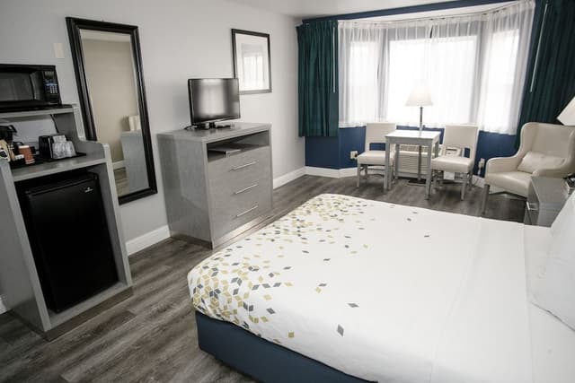 Standard Room, 1 King Bed, Ocean View