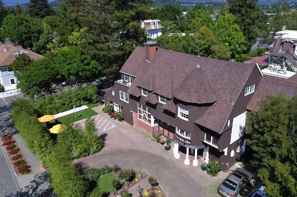 Cedar Gables Inn1