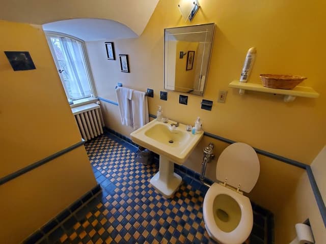 Standard Room, 2 Twin Beds, Non Smoking, Private Bathroom