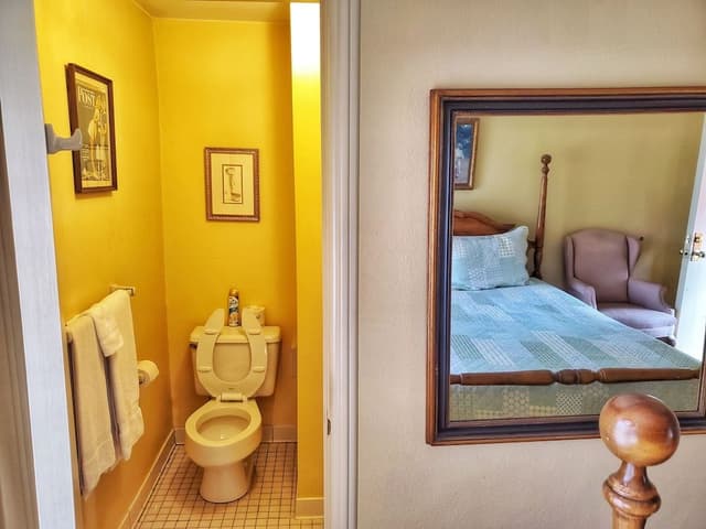 Comfort Room, 1 Queen Bed