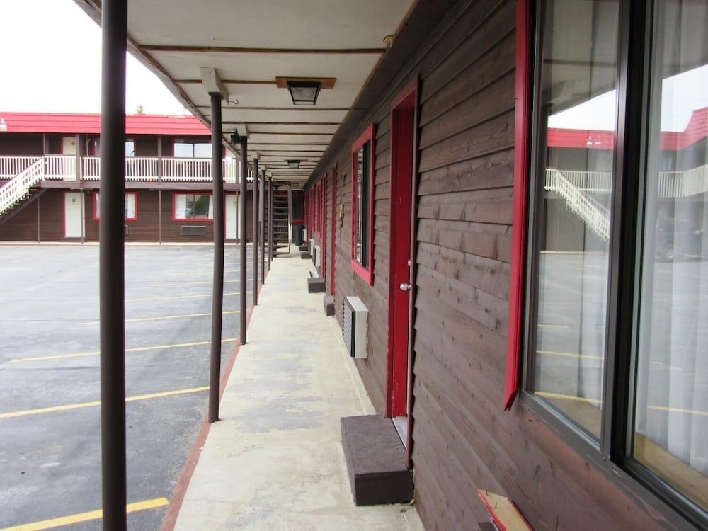 Traveler's Lodge1