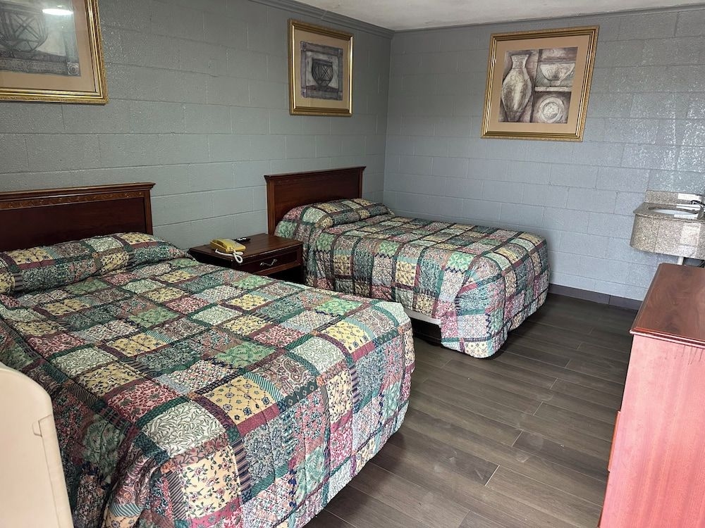 Interstate Inn Express2