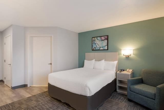 Standard Room, 1 Queen Bed, Non Smoking