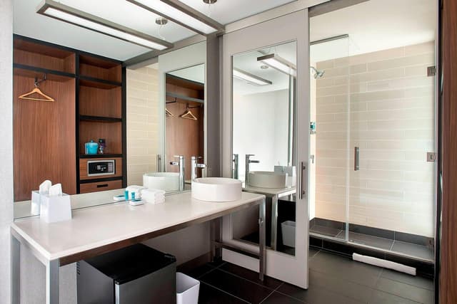 Aloft, Guest room, 2 Queen