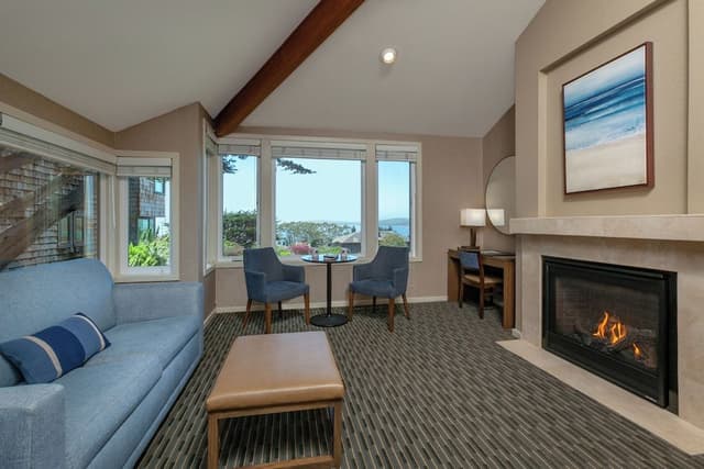 Deluxe Room, Fireplace, Bay View